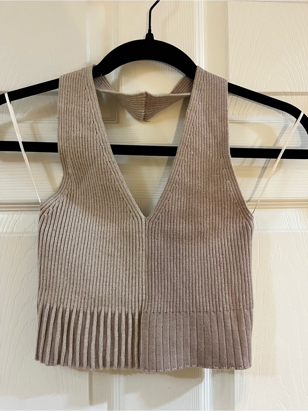 LA Hearts from PacSun - Ribbed V-Neck Halter Sweater in Taupe